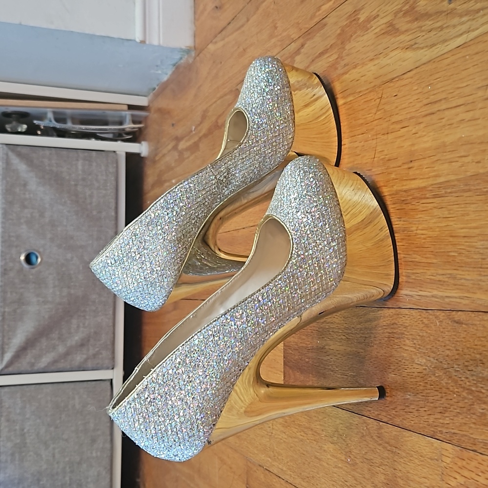 Heels - Picture 2 of 2